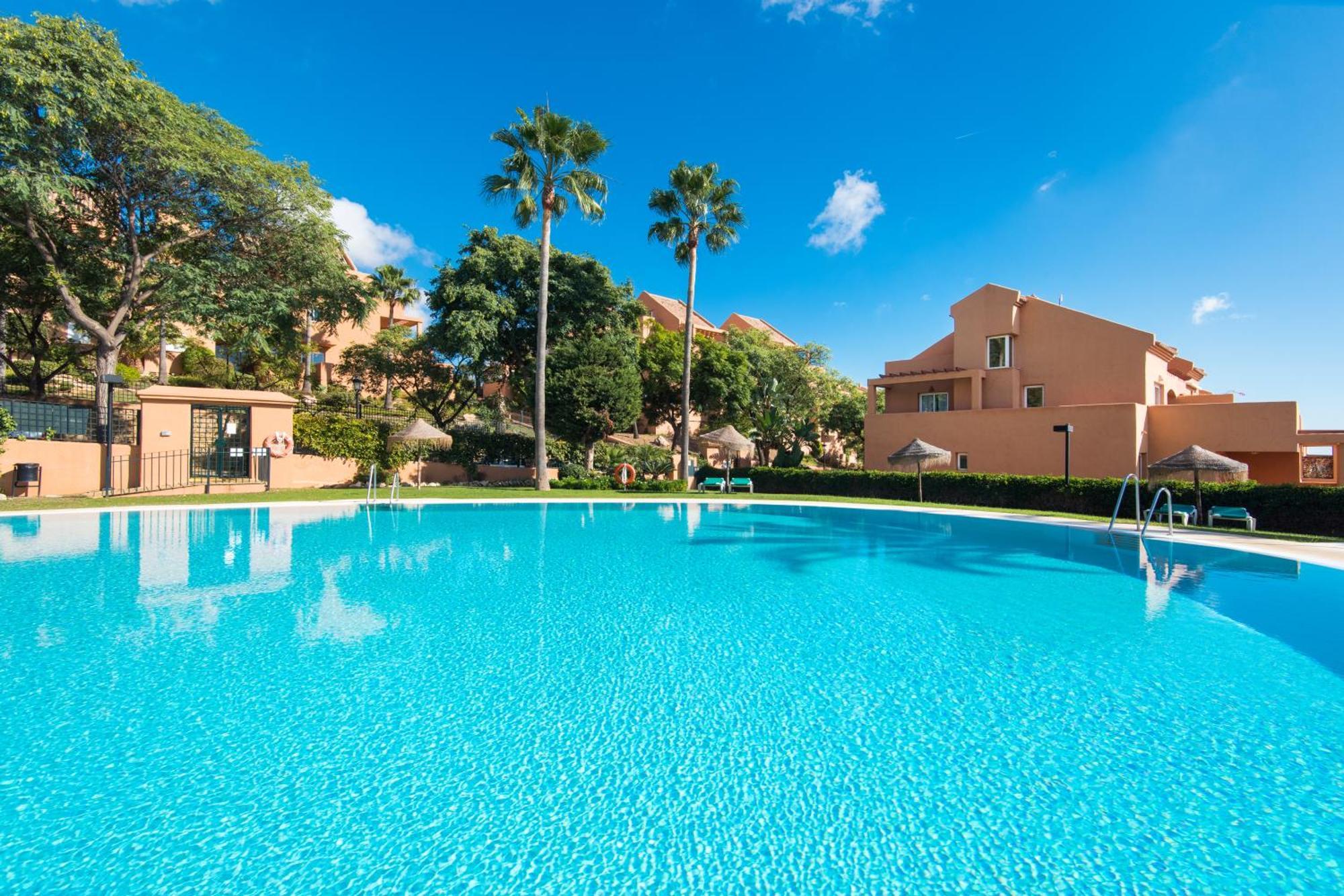 Rentandhomes Penthouse Elviria Golf Marbella Exterior photo