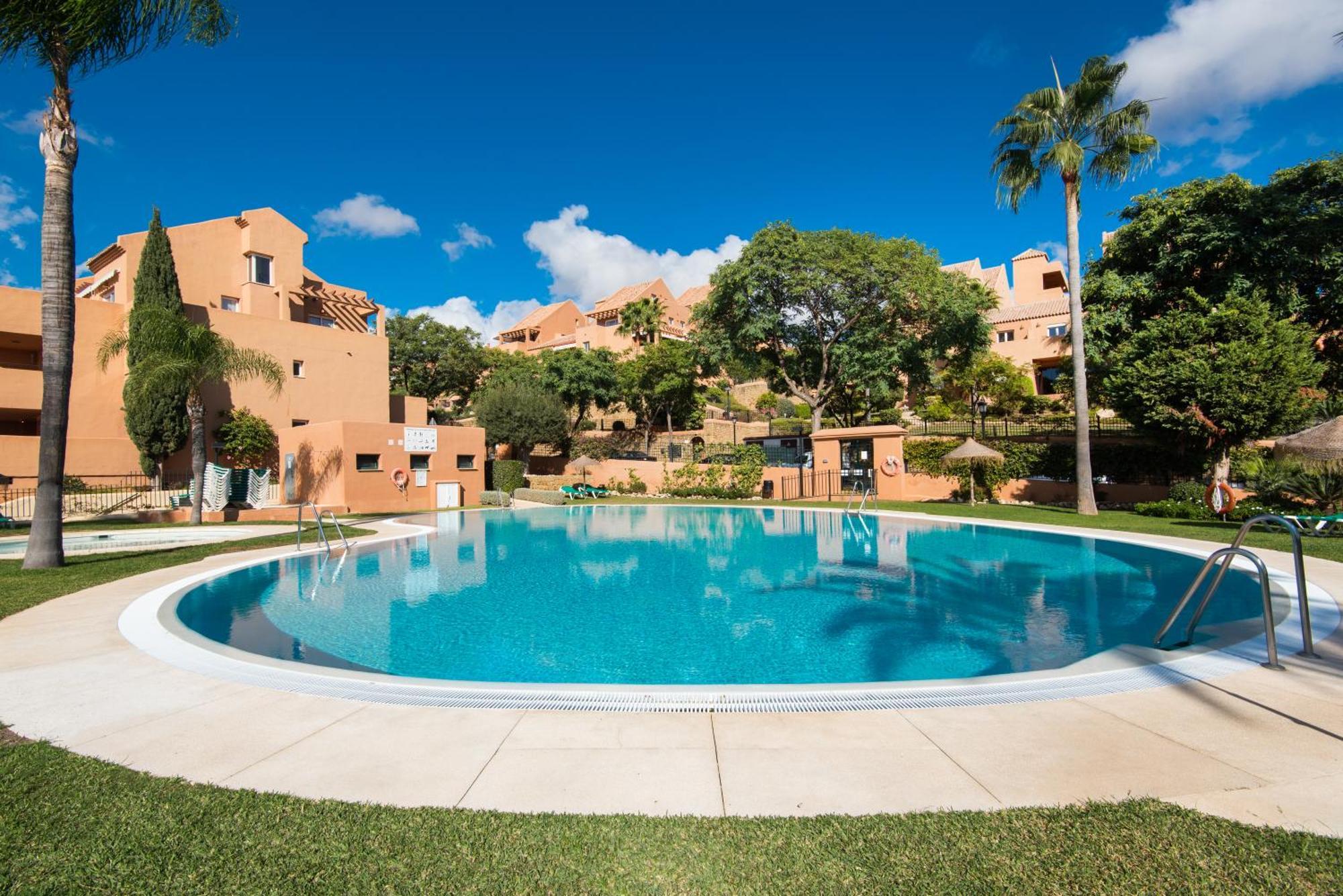 Rentandhomes Penthouse Elviria Golf Marbella Exterior photo